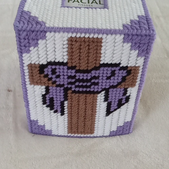 Cross tissue box cover - Picture 2 of 3